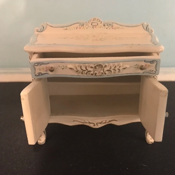 Bespaq Miniature Blue Floral Baby Commode Nursery Changing Table 1/12 scale - Picture 7 of 7